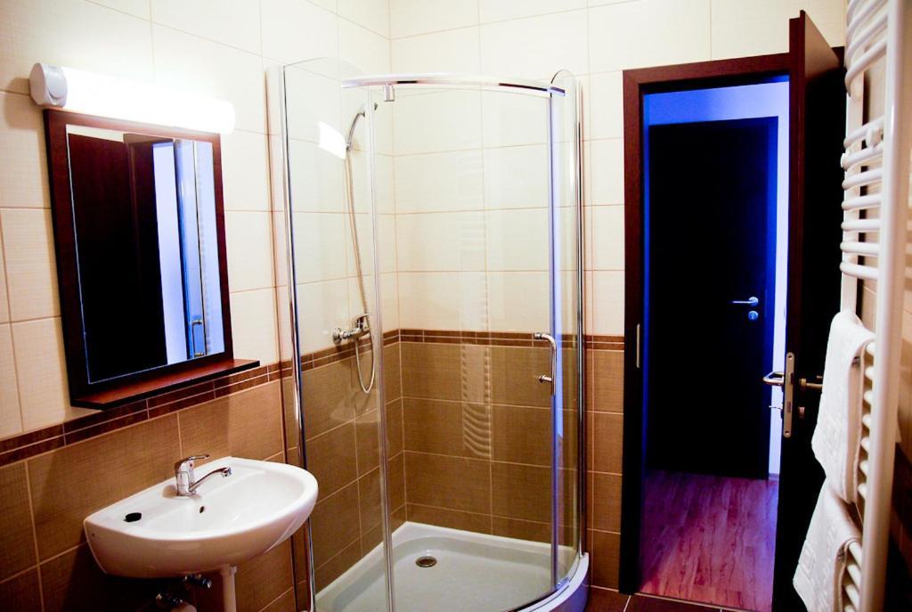 Pazonyi Fogadó és Étterem Nyírpazony Habitación foto